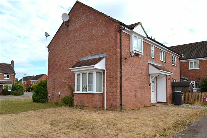 2 Bedroom Cluster House To Rent In Ripon Court, Biggleswade, SG18