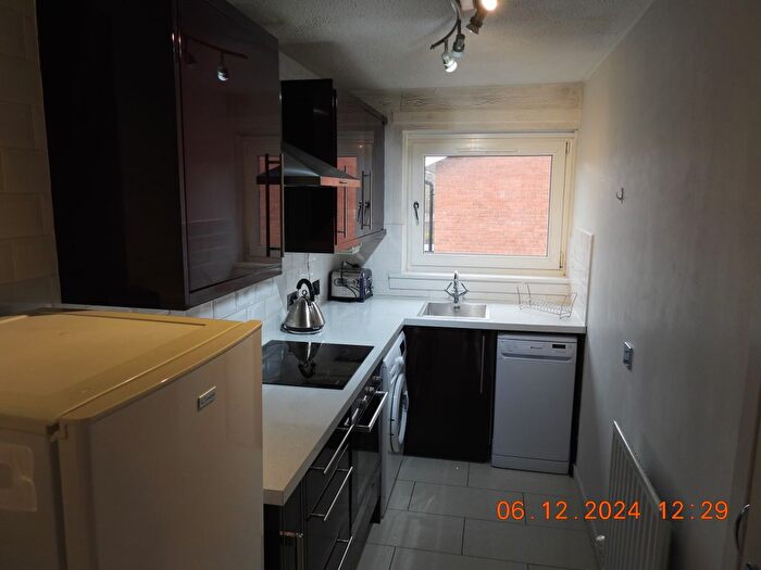 1 Bedroom Flat To Rent In Tibbermore Road, Glasgow, G11