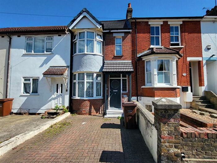 3 Bedroom Terraced House To Rent In Dale Street, Chatham, ME4