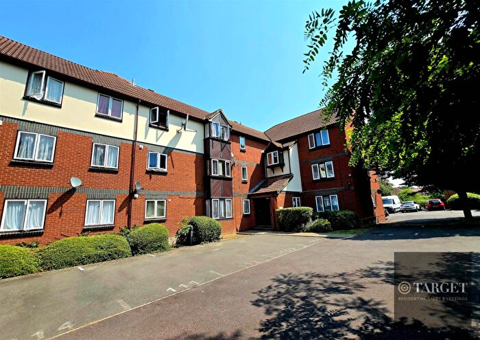 1 Bedroom Flat To Rent In Swaythling Close, N18