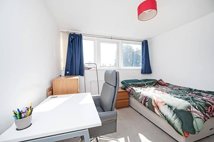 4 Bedroom Maisonette To Rent In Pitfield Street, Hoxton, London, N1