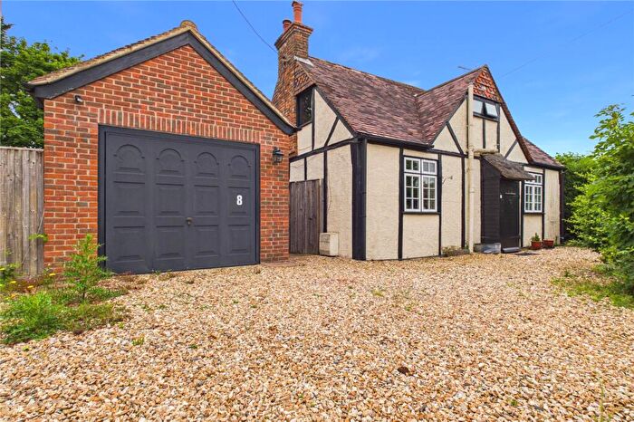 3 Bedroom Detached House For Sale In Whitehouse Road, Woodcote, Reading, Oxfordshire, RG8