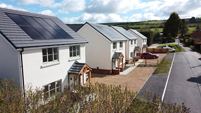 4 Bedroom Detached House For Sale In Fiddington Hill, Market Lavington, SN10