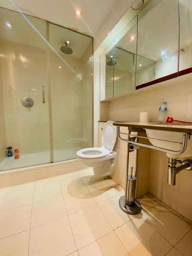 2 Bedroom Apartment To Rent In Oxygen Building, Western Gateway, Royal Victoria, Canary Wharf, E16