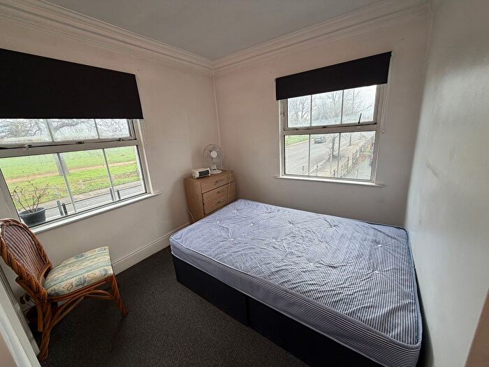 1 Bedroom Studio To Rent In Hampton Court Road, Sextons Hampton Court Road, KT8