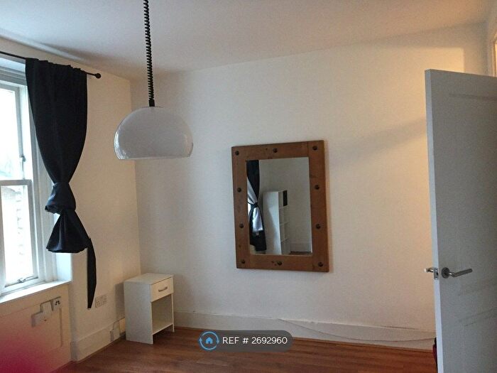 1 Bedroom Flat To Rent In Old Kent Road, London, SE1