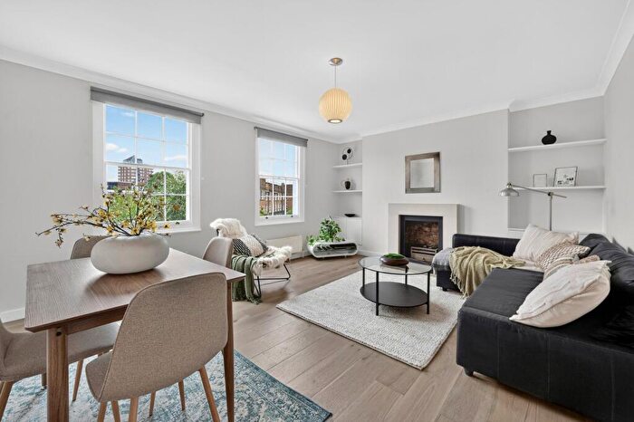 3 Bedroom Maisonette To Rent In New North Road, Islington, N1