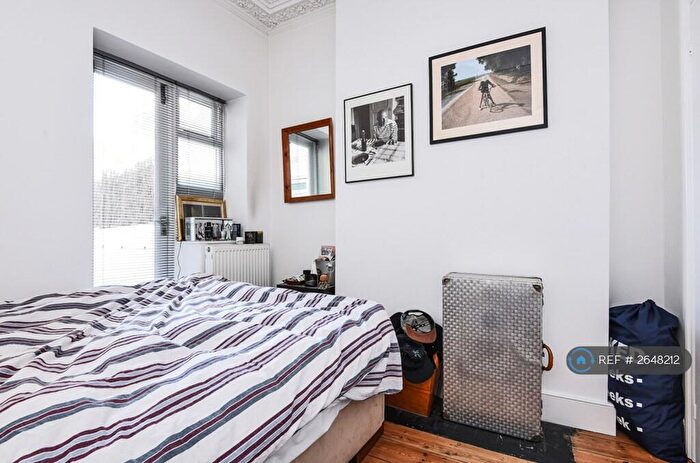 3 Bedroom Flat To Rent In Leathwaite Road, London, SW11