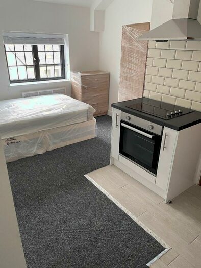 Studio To Rent In [F-] A Rockstone Lane, Southampton, Hampshire, SO14