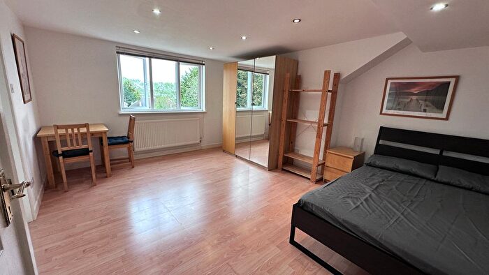Studio To Rent In Regal Way, Harrow, HA3