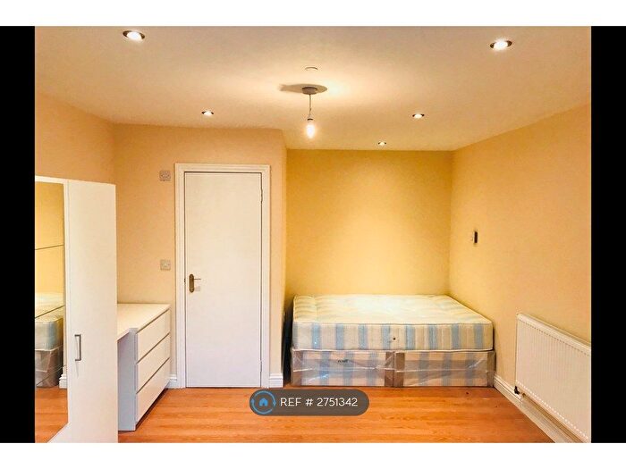 Studio To Rent In Lichfield Grove, London, N3