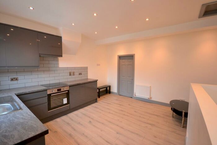1 Bedroom Flat To Rent In Uppingham Street, Semilong, Northampton, NN1