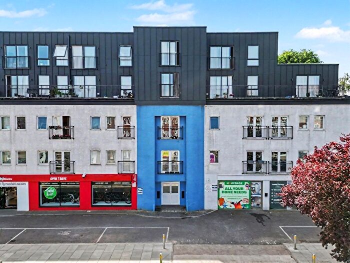 2 Bedroom Flat For Sale In New Zealand Avenue, Auckland House New Zealand Avenue, KT12
