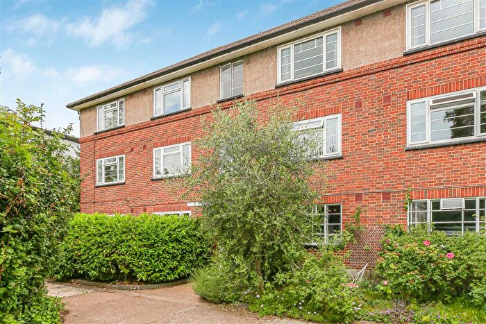 2 Bedroom Apartment For Sale In Wilmer Crescent, Kingston Upon Thames, KT2
