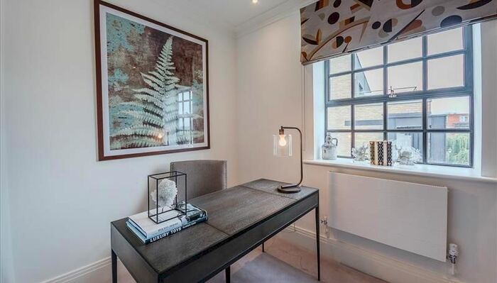 3 Bedroom Flat To Rent In Rainville Road, London, W6