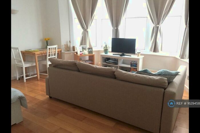 Studio To Rent In Camborne Road, Sutton, SM2