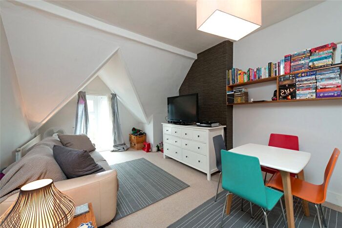 1 Bedroom Flat For Sale In Wellesley Road, Chiswick, W4