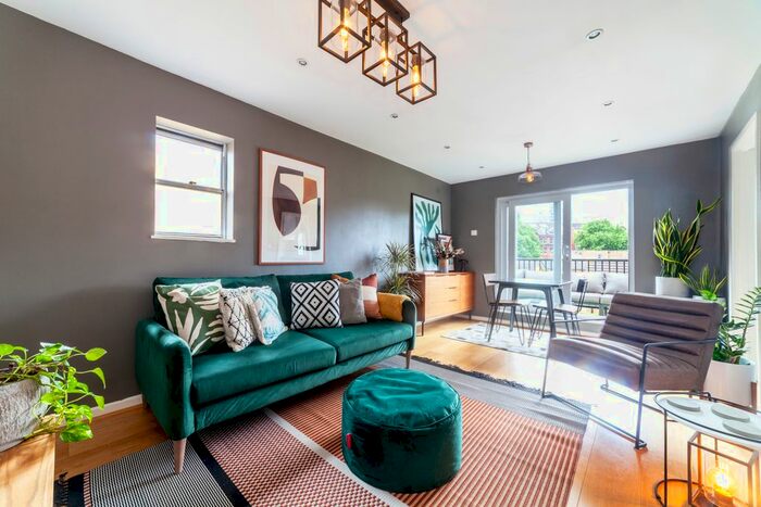 1 Bedroom Flat To Rent In Collinson Walk, London, SE1