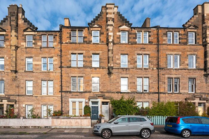 3 Bedroom Flat To Rent In Royal Park Terrace, Edinburgh, EH8