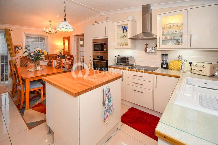 2 Bedroom Mobile/park Home For Sale In Harpswell Hill Park, Hemswell, Gainsborough, DN21