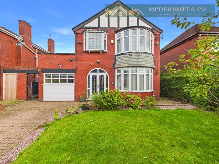 3 Bedroom Detached House For Sale In Broadway, Chadderton, Oldham, OL9