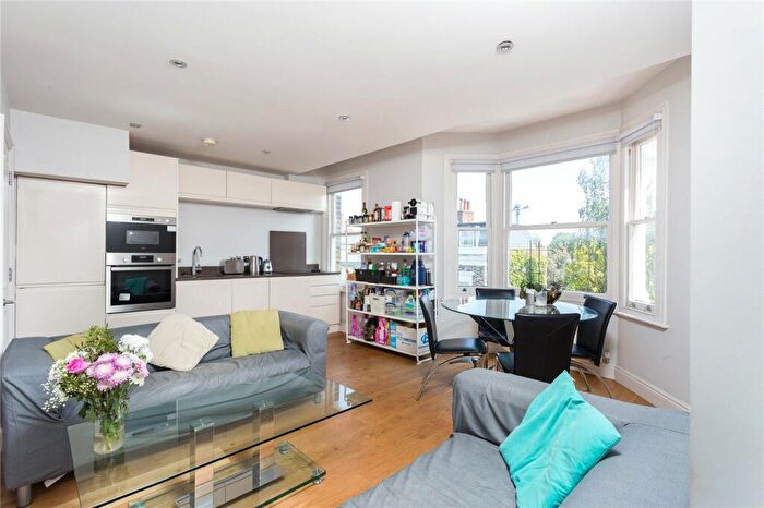 3 Bedroom Maisonette To Rent In Cruden Street, Islington, N1