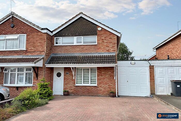 3 Bedroom Semi-Detached House For Sale In Cumberland Drive, Stockingford, Nuneaton, CV10