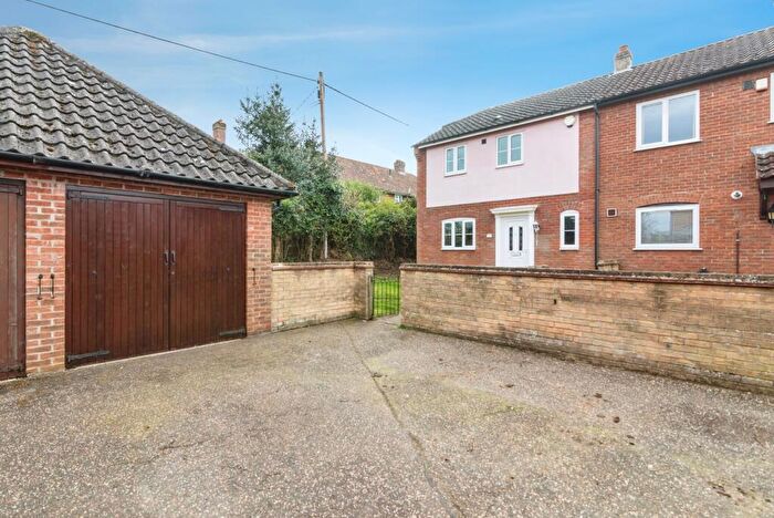 3 Bedroom End Of Terrace House For Sale In Dukes Meadow, Beccles, Suffolk, NR34