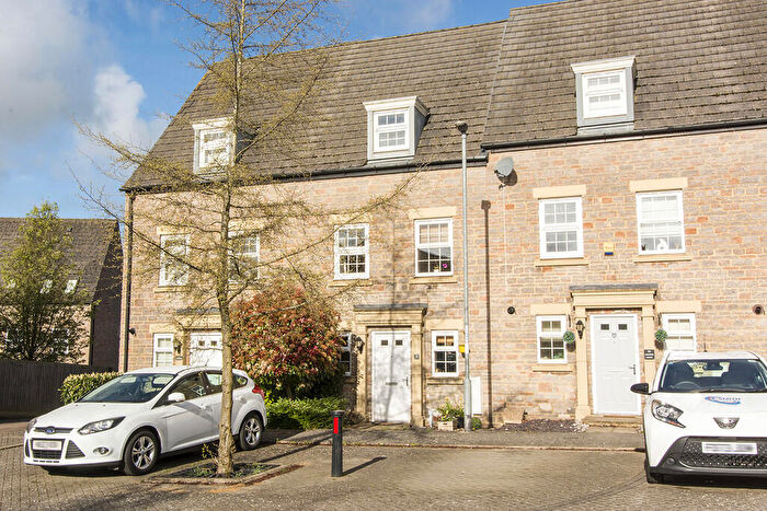 3 Bedroom Town House For Sale In Charter Court, Rothwell, NN14