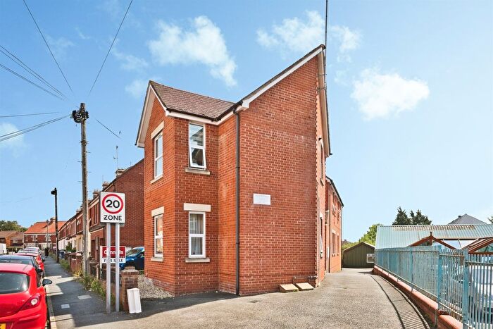 2 Bedroom Flat For Sale In Crofton Avenue, Yeovil, BA21