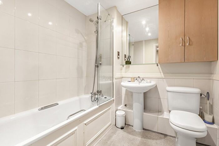 1 Bedroom Flat For Sale In Smugglers Way, London, SW18