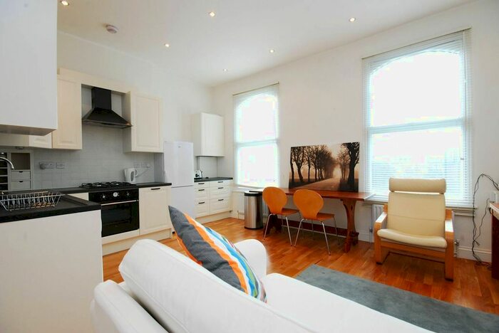 1 Bedroom Flat To Rent In Uxbridge Road, Shepherd's Bush, London, W12