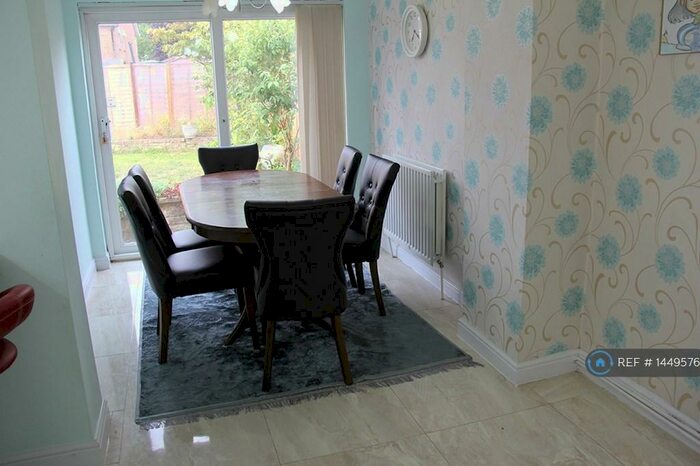 3 Bedroom Semi-Detached House To Rent In Bletchley, Bletchley, MK3
