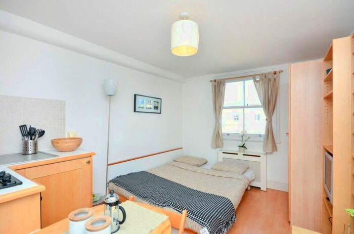 Studio To Rent In Belgrave Road, Pimlico, London, SW1V