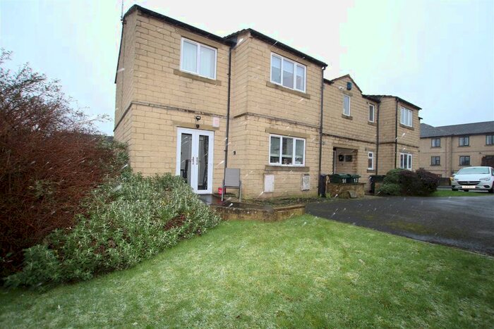 2 Bedroom Flat To Rent In Emmeline Close, Idle, Bradford, BD10