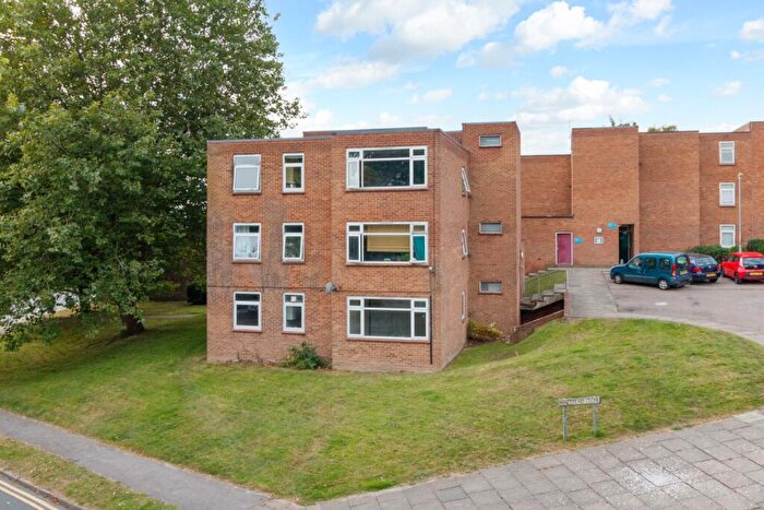 2 Bedroom Flat To Rent In Halstead Close, Canterbury, CT2