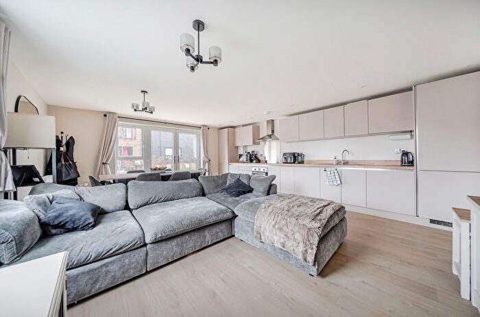 2 Bedroom Flat For Sale In Chard Crescent, Cranleigh, GU6