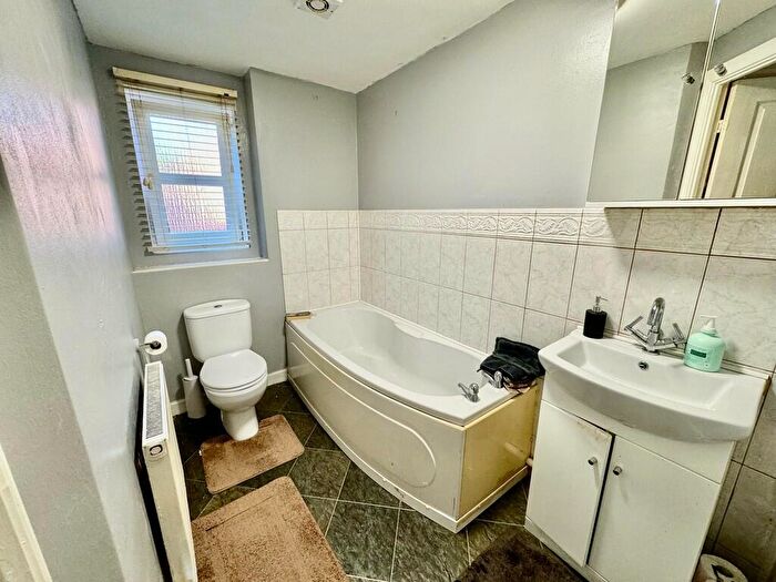 2 Bedroom Apartment For Sale In Vine Lane, Acocks Green, B27