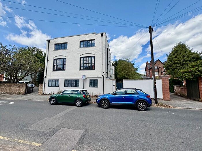 3 Bedroom Apartment To Rent In A Villa Road, NG3