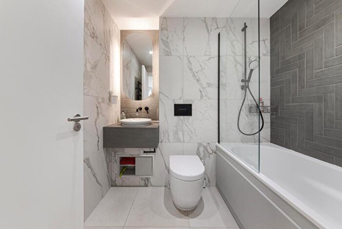 1 Bedroom Apartment To Rent In Willowbrook House, Woodberry Down, London, N4