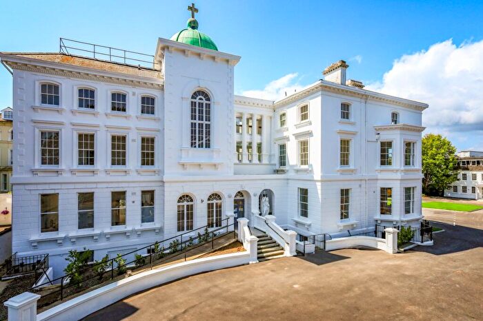 2 Bedroom Apartment For Sale In Hartington Place, Eastbourne, BN21