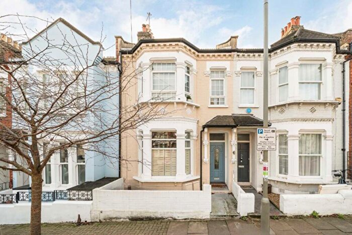 2 Bedroom Flat To Rent In Aliwal Road, Battersea, SW11