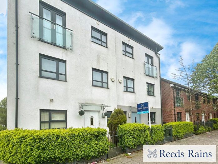 4 Bedroom Semi-Detached House For Sale In Camp Street, Salford, Greater Manchester, M7