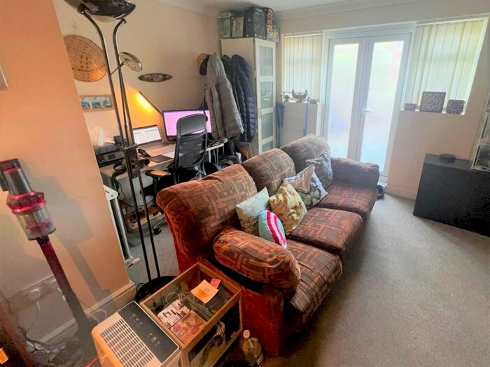 1 Bedroom Flat To Rent In Harrow View Harrow, Middlesex, HA1