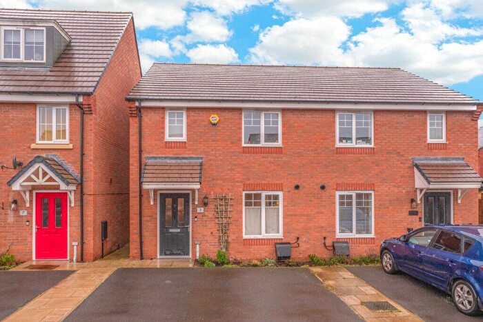 3 Bedroom Semi Detached House For Sale In Breedon Way, Stirchley, Birmingham, B30