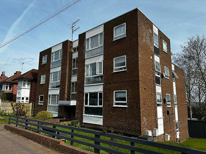 2 Bedroom Flat To Rent In Valeside Court, Warwick Road, EN5