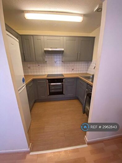 2 Bedroom Flat To Rent In Hulme, Manchester, M15