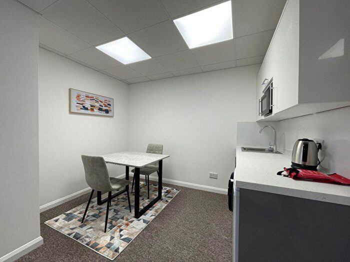 Flat To Rent In Wilbury Villas -, S42