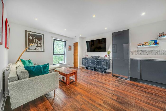 1 Bedroom Flat To Rent In Somerset Road, Teddington, Middlesex, TW11