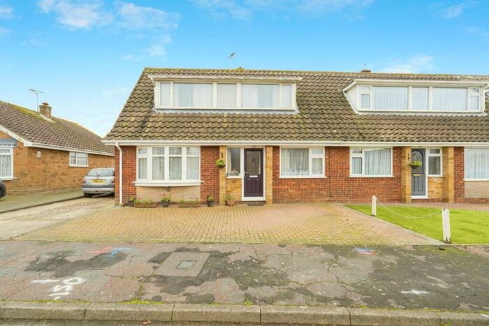 3 Bedroom Chalet For Sale In Staden Park, Trimingham, Norwich, NR11